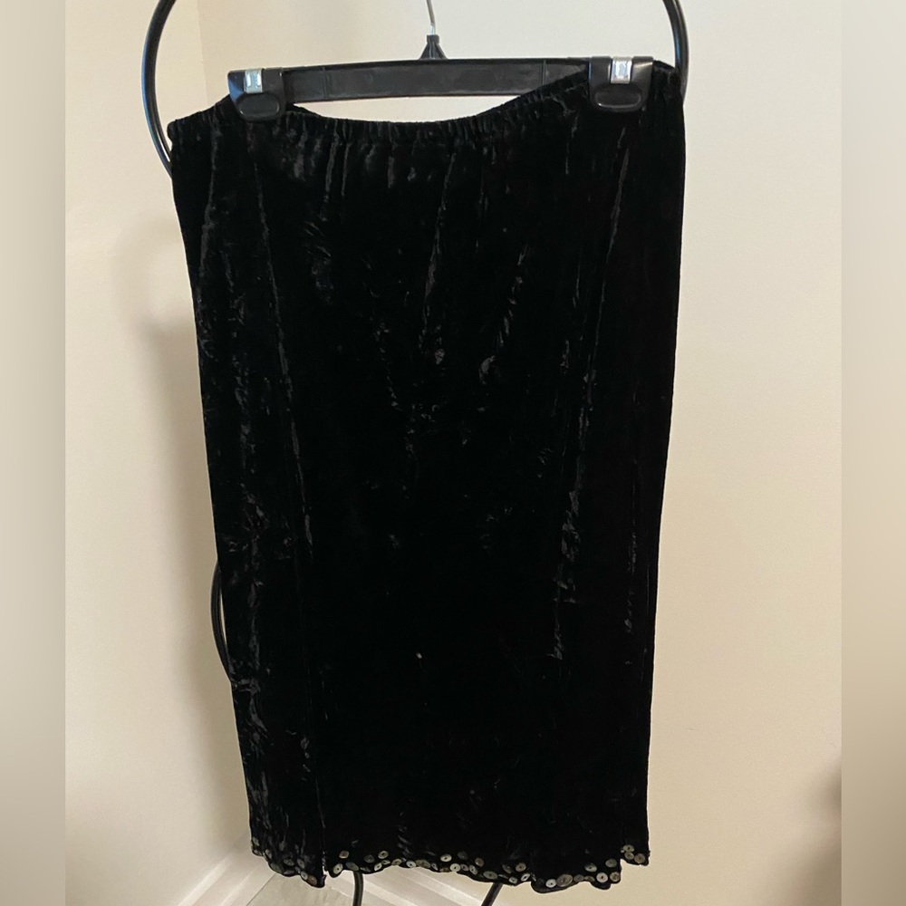 J Jill brand waist velvet-look skirt with button trim detail